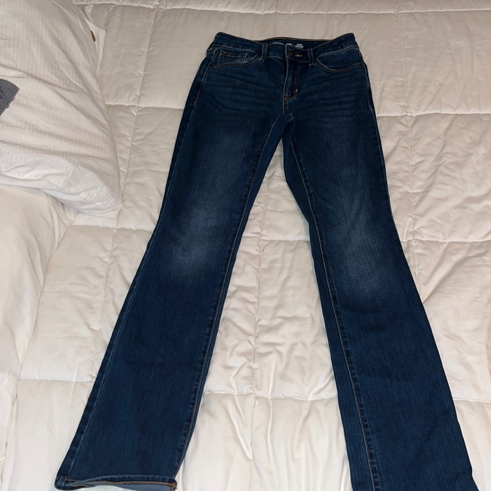 Old navy kicker boot cut mid-rise jeans, size 00 dark washed